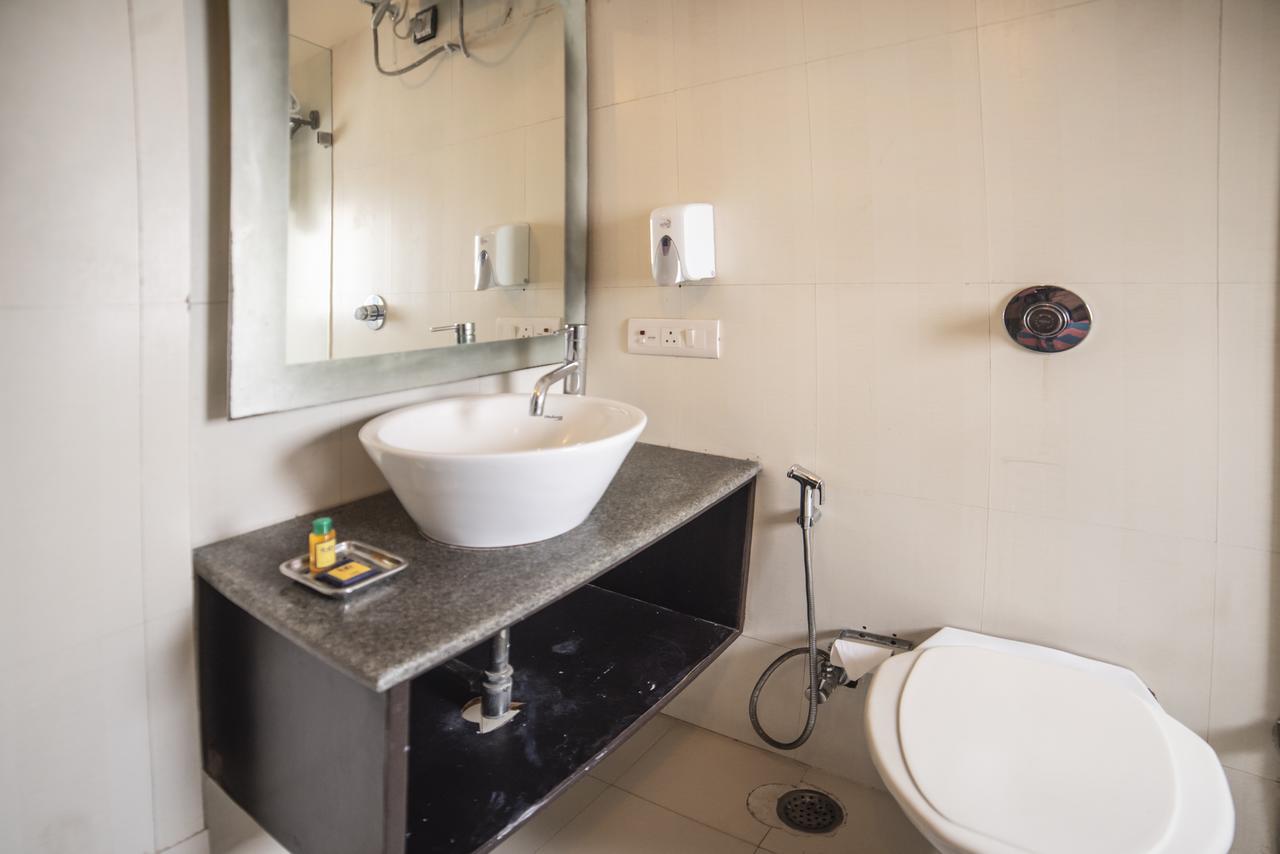 Fabhotel Anutham Saket New Delhi Exterior photo