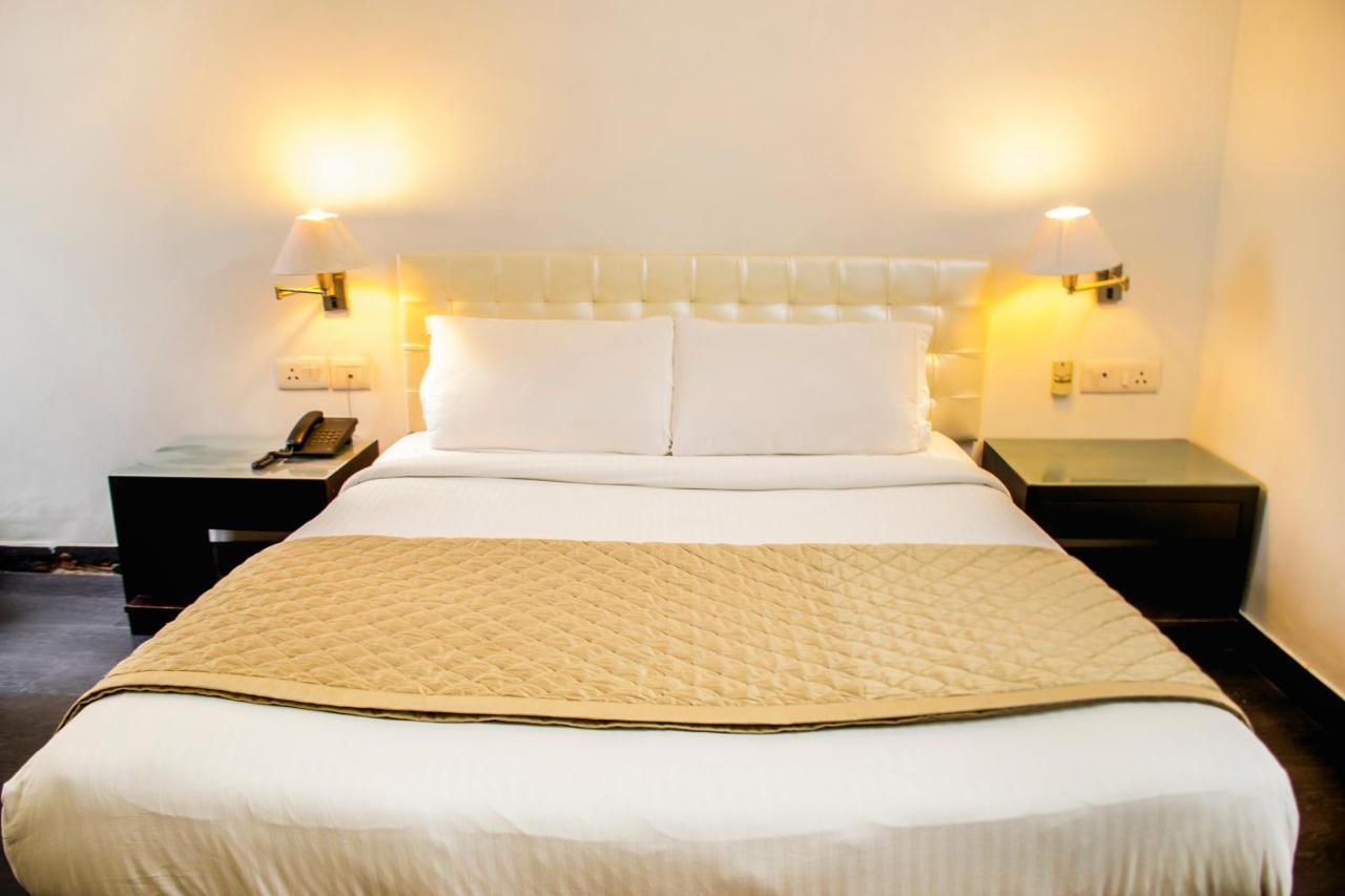 Fabhotel Anutham Saket New Delhi Exterior photo